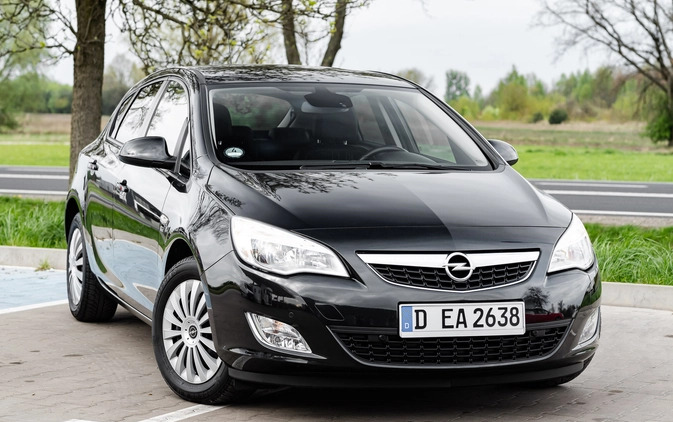 Toyota Corolla Cross cena 185900 przebieg: 7377, rok produkcji 2022 z Chojnów małe 326